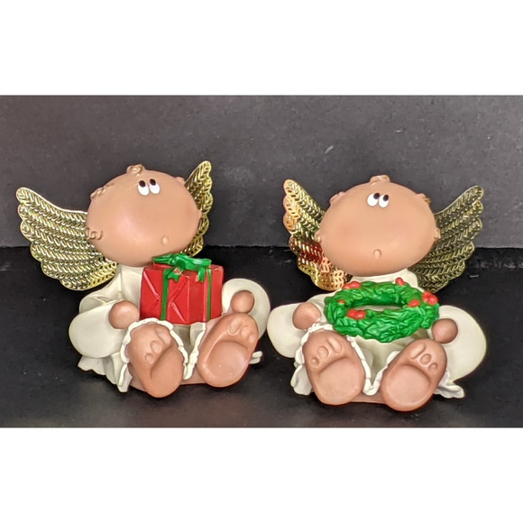 Angel Cheeks Holding A Christmas Present & Wreath By Kirk Set of 2 Vintage 2001 - Picture 1 of 5